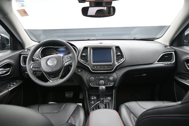 Used 2023 Jeep Cherokee Trailhawk w/ Sun & Sound Group AWD/4WD image 9