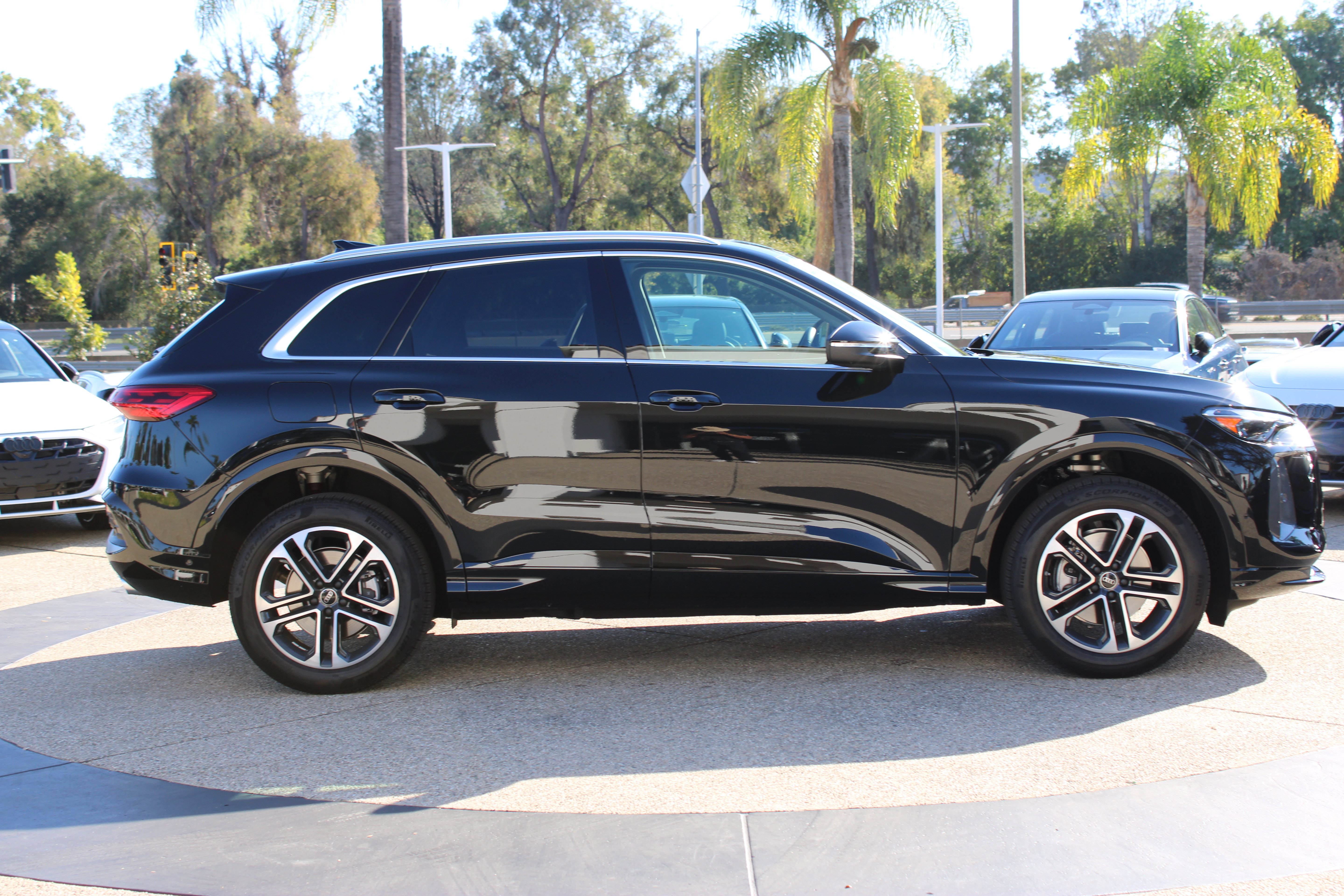 Certified 2025 Audi Q5 Premium w/ Convenience Package AWD/4WD image 6