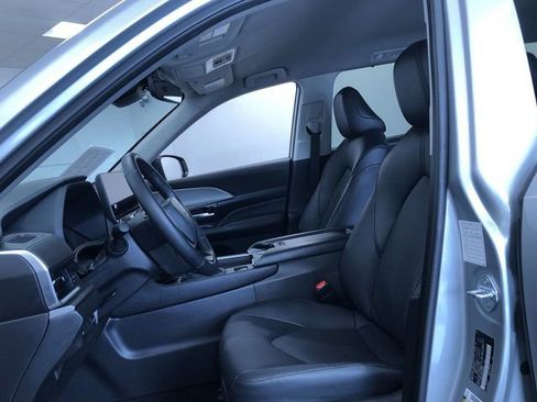 Used 2025 Toyota Grand Highlander AWD image 21