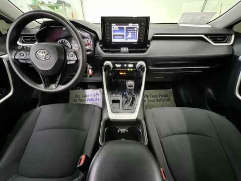 Used 2021 Toyota RAV4 LE FWD image 18