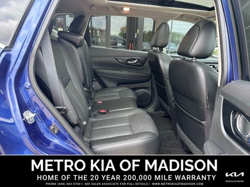 Used 2017 Nissan Rogue SL w/ SL Premium Package image 40