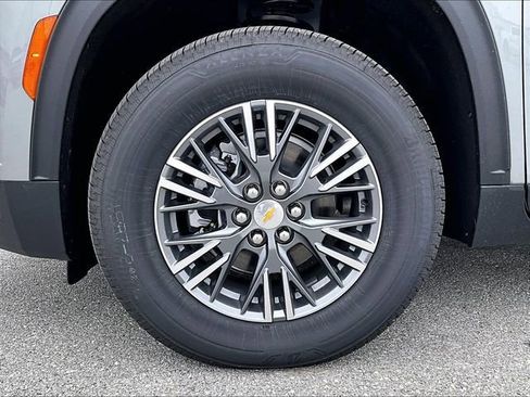 New 2026 Chevrolet Traverse LT w/ Driver Confidence Package AWD/4WD image 7
