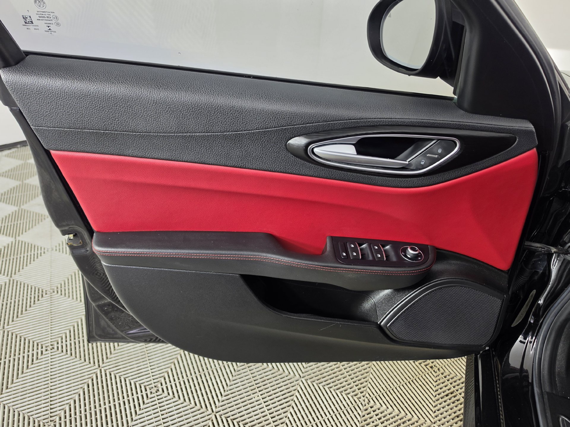 Used 2017 Alfa Romeo Giulia RWD image 6