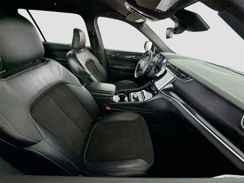 Used 2022 Jeep Grand Cherokee L Altitude image 21