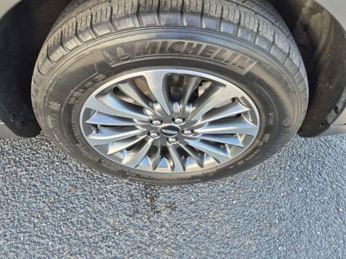 Used 2023 Lincoln Nautilus FWD w/ Premium Package image 21