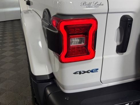 Used 2024 Jeep Wrangler Unlimited Rubicon 4xe AWD/4WD image 13