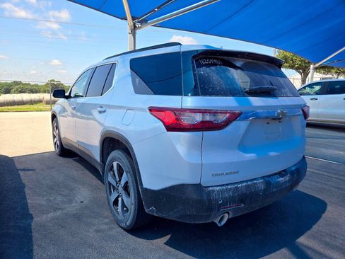 Used 2020 Chevrolet Traverse LT w/ LT Premium Package FWD image 3