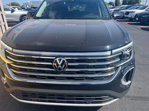 Used 2025 Volkswagen Atlas SE FWD image 2