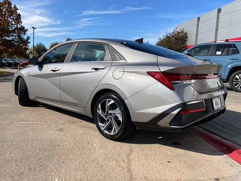 Used 2025 Hyundai Elantra SEL image 8