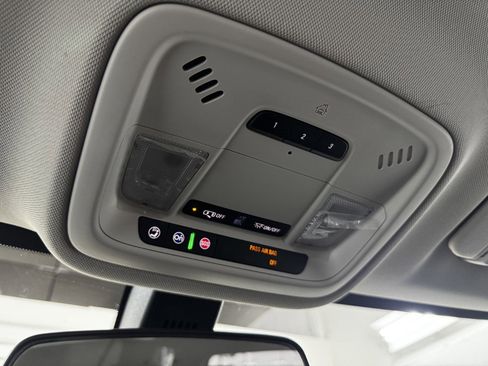 Used 2019 Chevrolet Traverse LT image 38