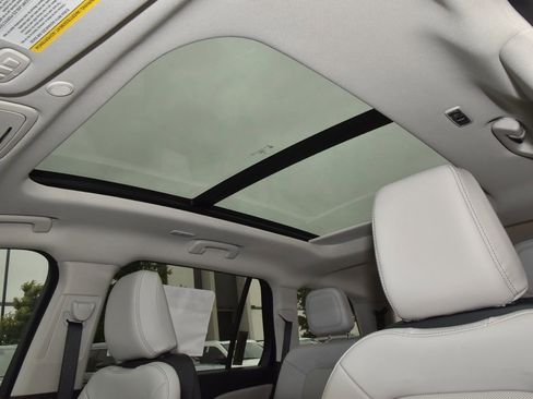 New 2026 Lincoln Aviator AWD image 32