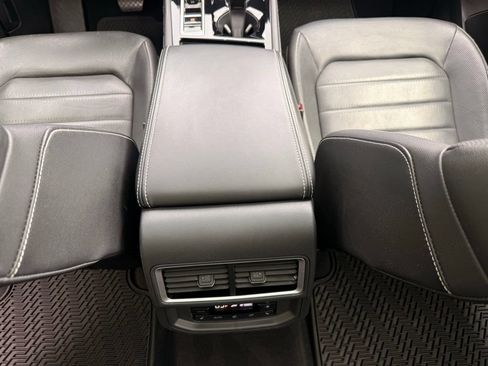 Used 2024 Volkswagen Atlas SEL AWD/4WD image 30