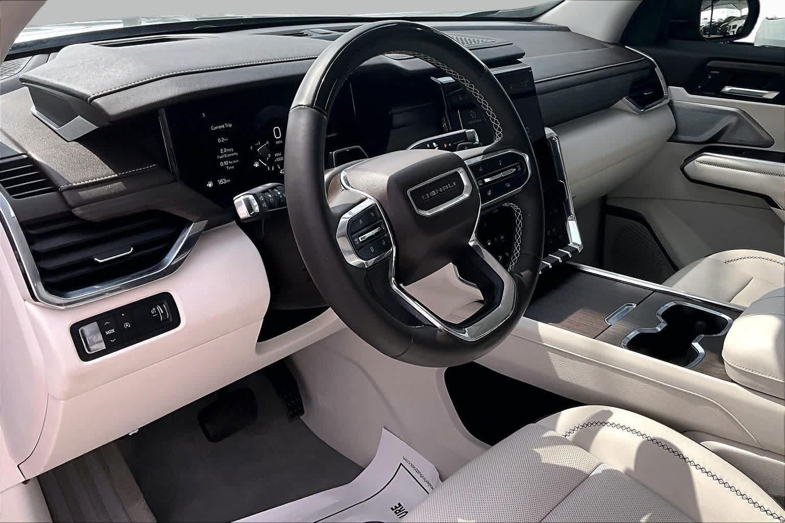 Used 2024 GMC Acadia Denali w/ Super Cruise Package FWD image 18
