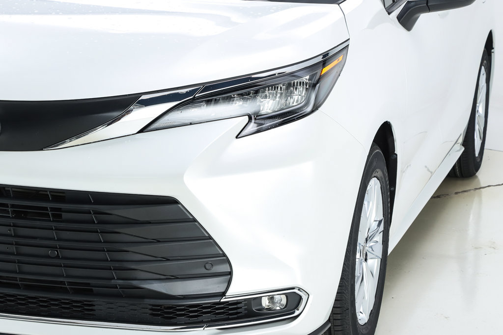 Used 2024 Toyota Sienna XLE w/ XLE Plus Package AWD/4WD image 33