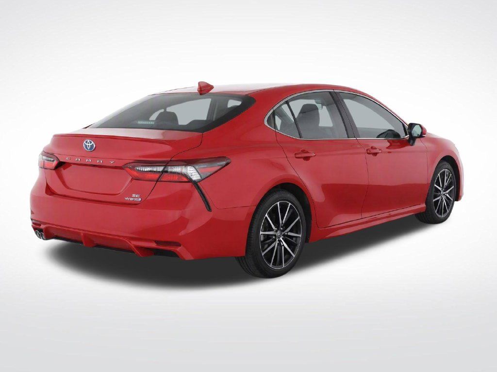 Used 2023 Toyota Camry SE FWD image 3