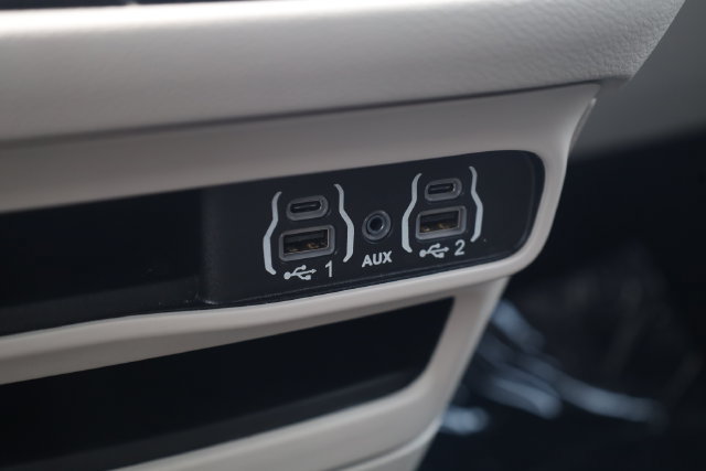 Certified 2024 Chrysler Pacifica Touring-L FWD image 31