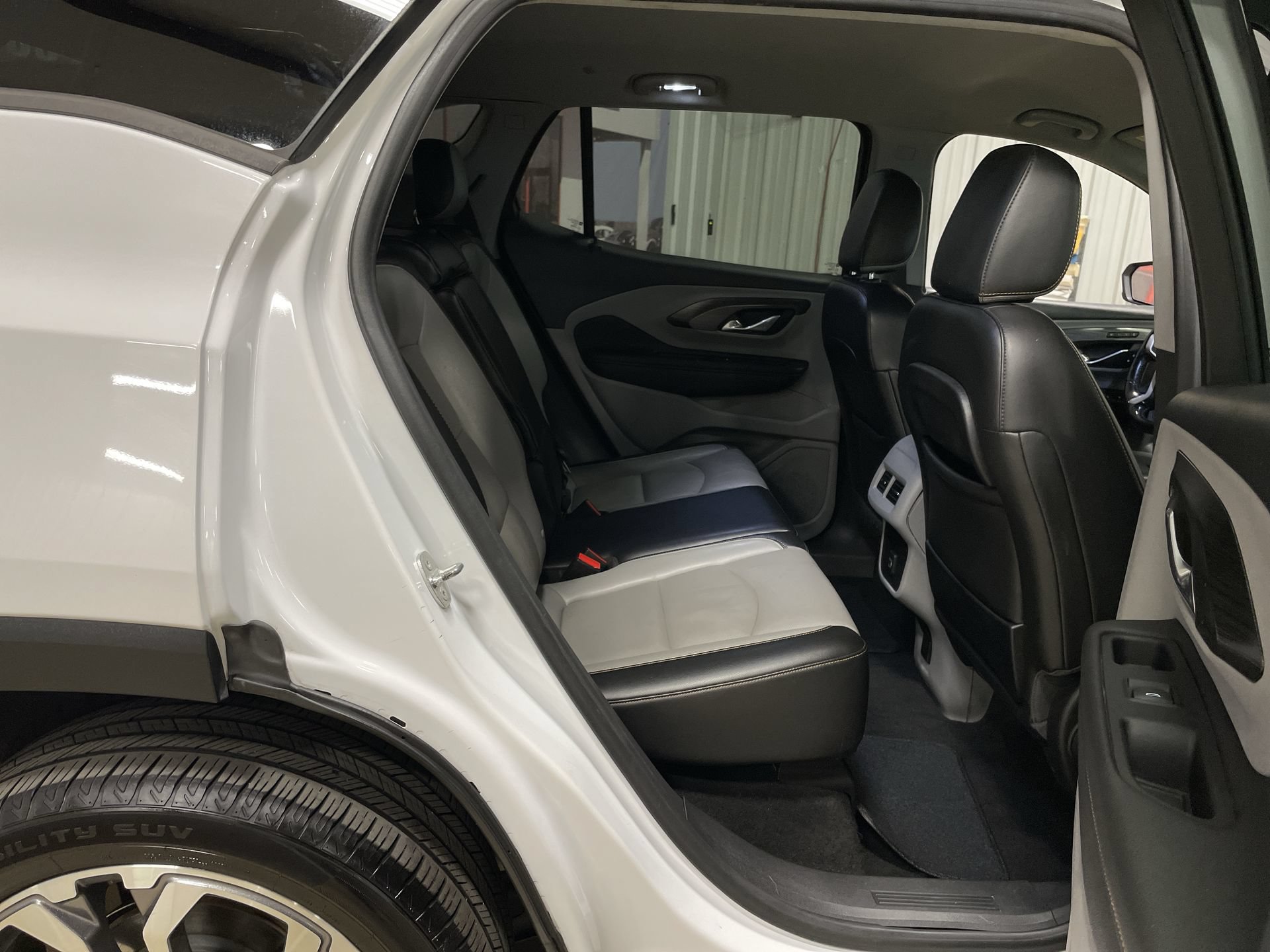Used 2020 GMC Terrain SLT w/ Preferred Package FWD image 28