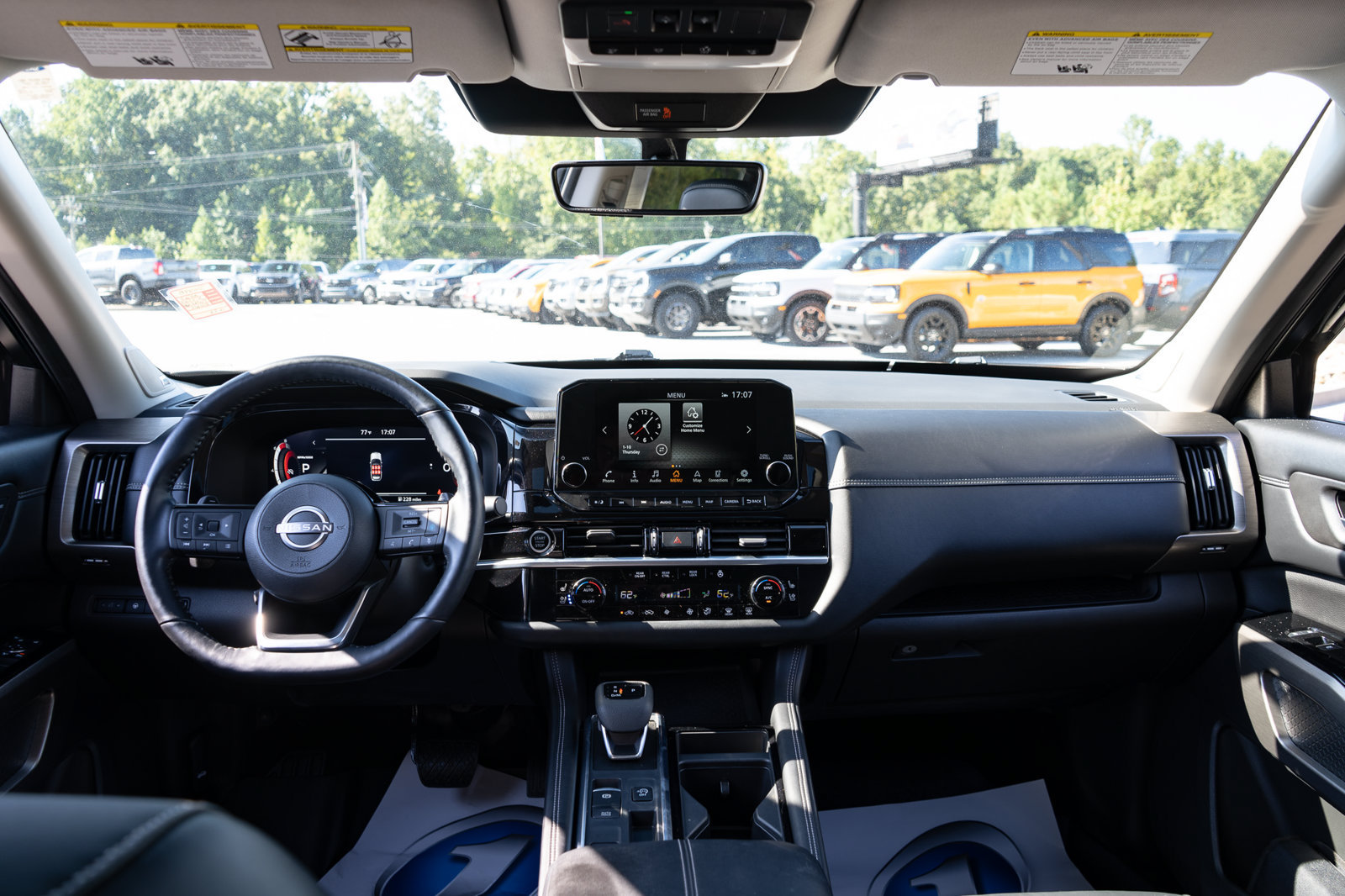 Used 2023 Nissan Pathfinder Platinum w/ Cargo Package FWD image 21