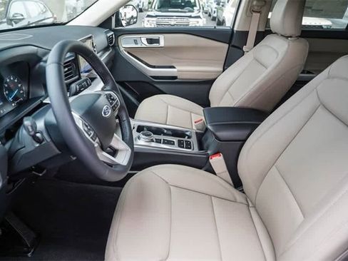 New 2024 Ford Explorer XLT w/ Equipment Group 202A image 17