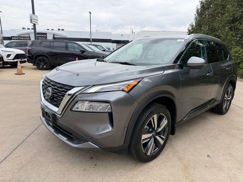 Used 2023 Nissan Rogue SL w/ SL Premium Package image 7