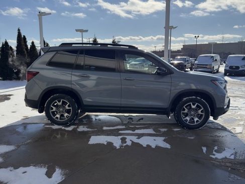 Certified 2022 Honda Passport TrailSport image 2