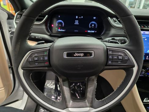 Certified 2024 Jeep Grand Cherokee L Limited AWD/4WD image 17