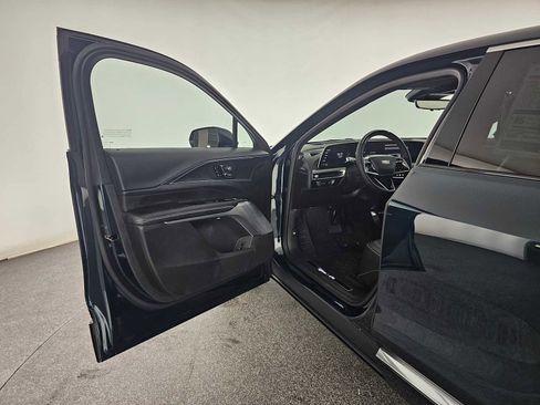 New 2025 Cadillac Lyriq Luxury image 20