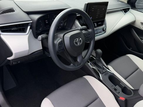 Used 2025 Toyota Corolla LE image 4