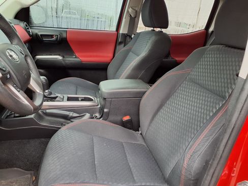 Used 2021 Toyota Tacoma SR5 RWD image 4