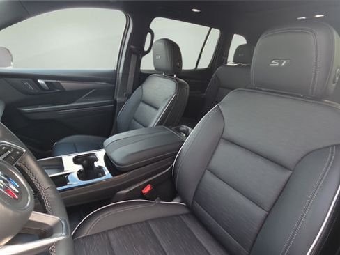 Used 2025 Buick Enclave Sport Touring w/ Power Package FWD image 29