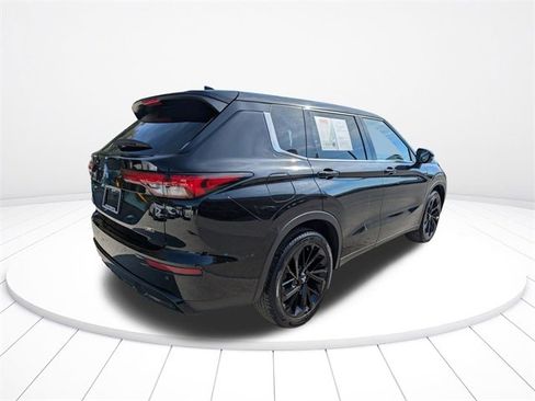 Used 2024 Mitsubishi Outlander SE Black Edition image 4