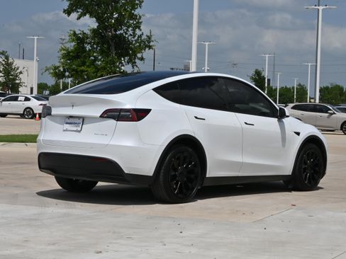 Used 2023 Tesla Model Y Long Range AWD/4WD image 9