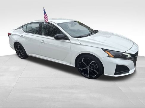 Used 2025 Nissan Altima 2.5 SR image 31