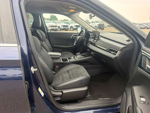 Used 2023 Mitsubishi Outlander SE AWD/4WD image 28