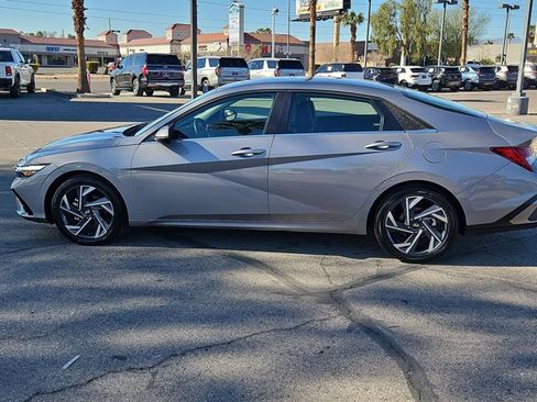 Used 2025 Hyundai Elantra Limited image 8