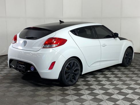 Used 2013 Hyundai Veloster w/ Style Pkg image 8