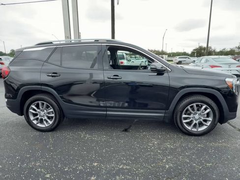Used 2024 GMC Terrain SLT FWD image 9