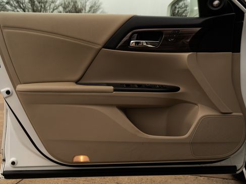 Used 2016 Honda Accord EX-L image 37