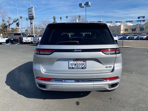 Used 2022 Jeep Grand Cherokee Overland RWD image 8