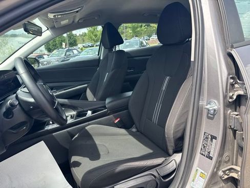 Used 2023 Hyundai Elantra SEL w/ Convenience Package FWD image 2