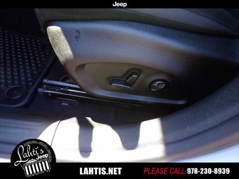 Certified 2020 Jeep Renegade Altitude w/ Cold Weather Group AWD/4WD image 18