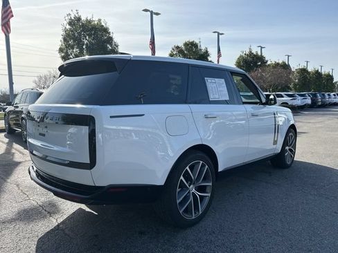 Used 2025 Land Rover Range Rover SE AWD/4WD image 8