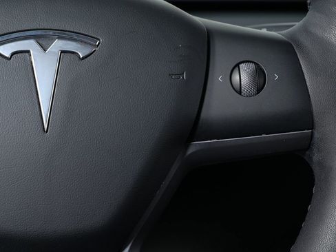 Used 2021 Tesla Model Y Performance image 26