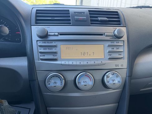 Used 2011 Toyota Camry LE image 17