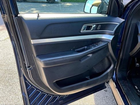 Used 2016 Ford Explorer XLT w/ Equipment Group 202A AWD/4WD image 22