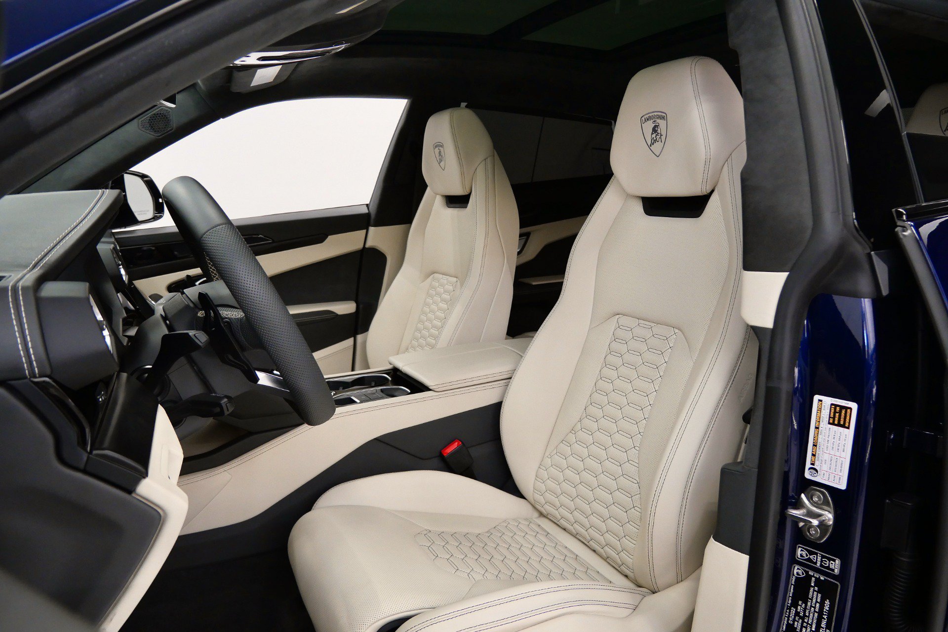 Used 2022 Lamborghini Urus AWD/4WD image 23