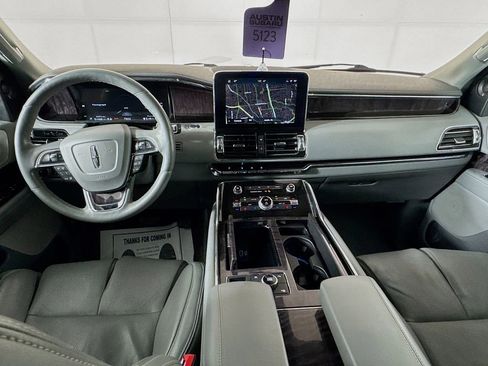 Used 2020 Lincoln Navigator Reserve w/ Luxury Package image 27