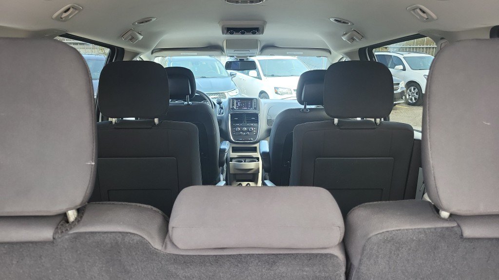 Used 2019 Dodge Grand Caravan SE FWD image 12