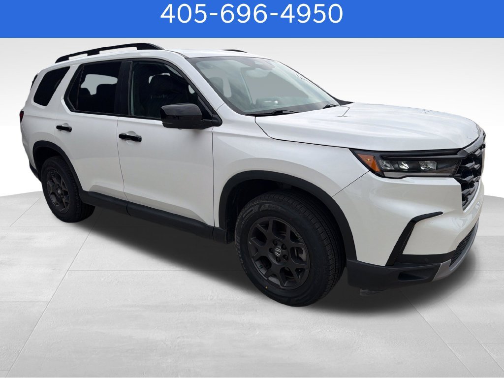 Used 2025 Honda Pilot TrailSport image 8