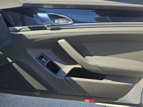 Used 2016 Porsche Panamera 4 w/ Premium Package Plus image 34